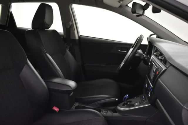 Toyota Auris (2015) thumbnail 3
