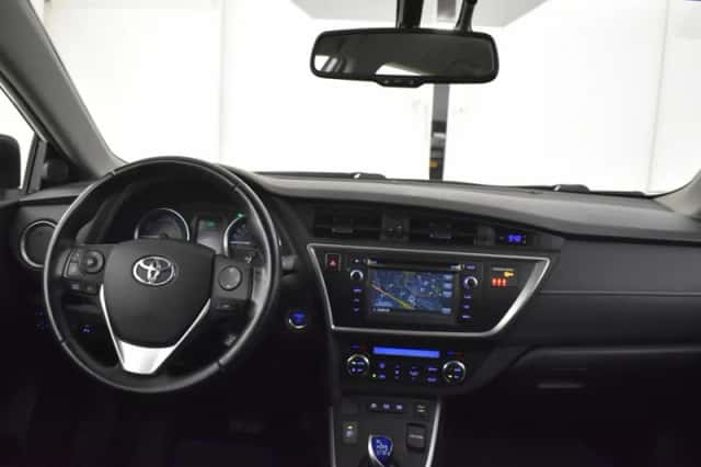 Toyota Auris (2015) thumbnail 4