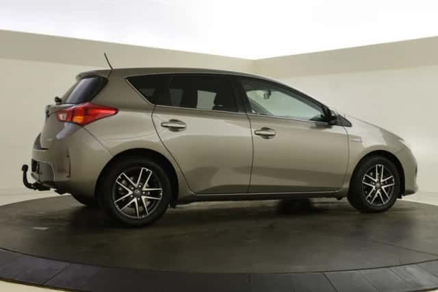 Toyota Auris (2014) thumbnail 6