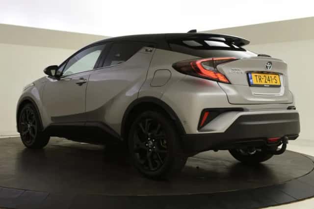 Toyota C-HR (2018) thumbnail 6