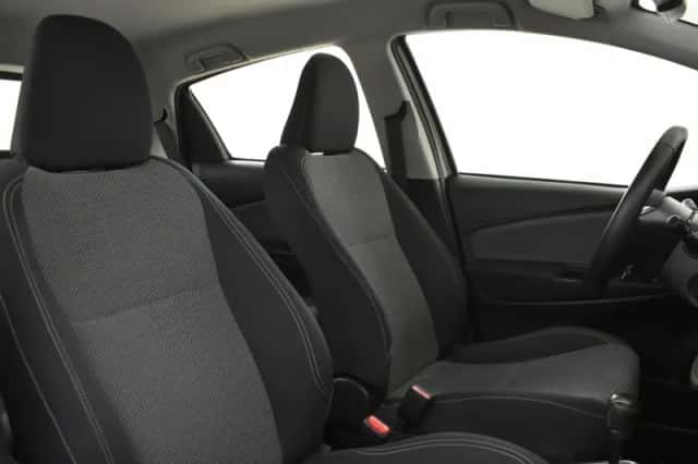 Toyota Yaris (2015) thumbnail 3
