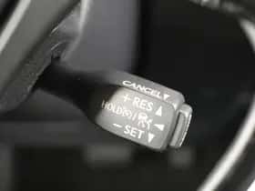 Toyota C-HR (2020) thumbnail 19