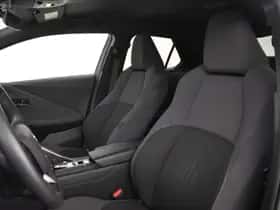 Toyota C-HR (2024) thumbnail 16