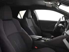 Toyota C-HR (2024) thumbnail 3