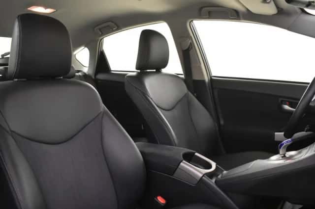 Toyota Prius (2015) thumbnail 3