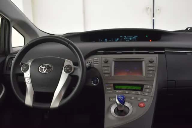 Toyota Prius (2015) thumbnail 4