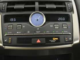 Lexus NX (2018) thumbnail 24