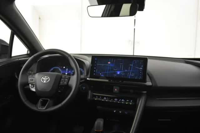 Toyota C-HR (2024) thumbnail 4
