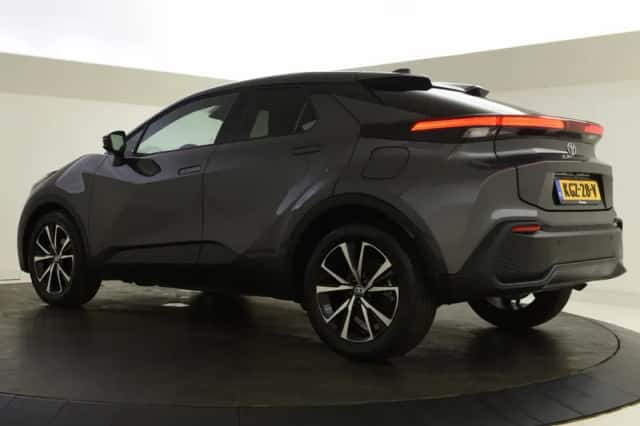 Toyota C-HR (2024) thumbnail 6