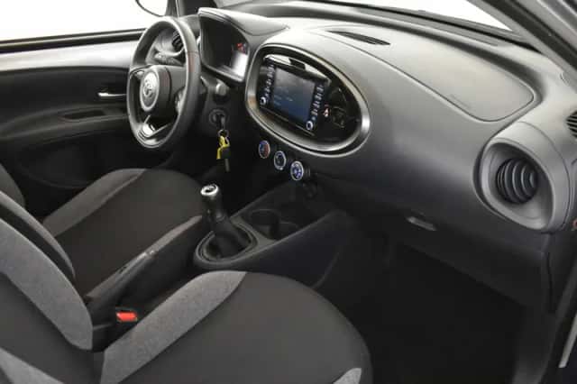 Toyota Aygo (2022) thumbnail 3