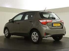 Toyota Yaris (2017) thumbnail 5