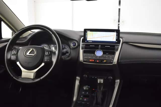 Lexus NX (2020) thumbnail 4
