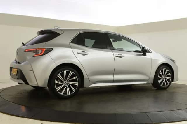 Toyota Corolla (2022) thumbnail 2