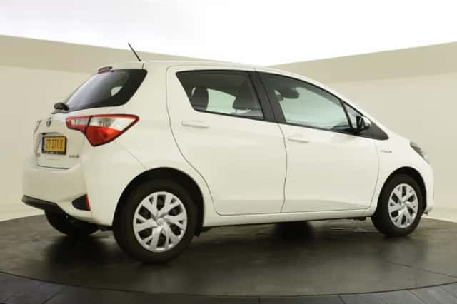 Toyota Yaris (2019) thumbnail 2
