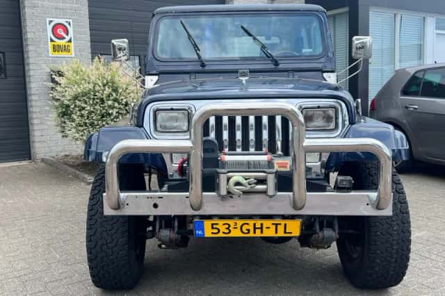 Jeep Wrangler (1991) thumbnail 2