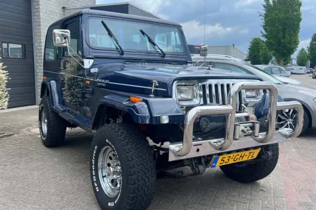 Jeep Wrangler (1991) thumbnail 3