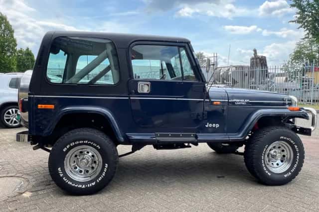 Jeep Wrangler (1991) thumbnail 4