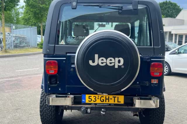 Jeep Wrangler (1991) thumbnail 6