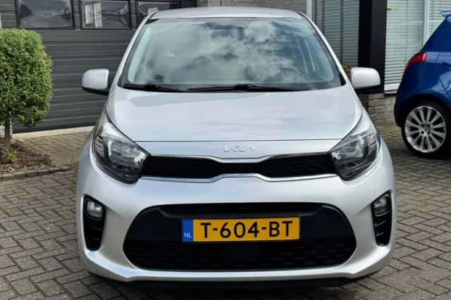 Kia Picanto (2023) thumbnail 2