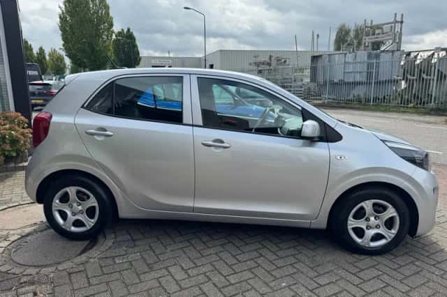 Kia Picanto (2023) thumbnail 4