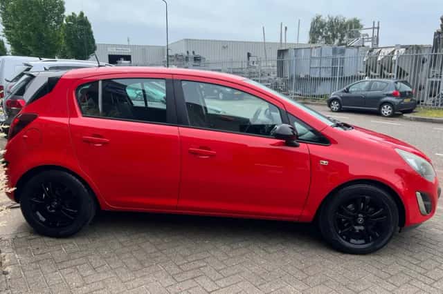 Opel Corsa (2013) thumbnail 2