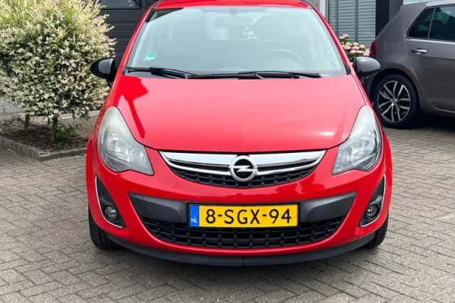 Opel Corsa (2013) thumbnail 4