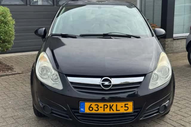 Opel Corsa (2009) thumbnail 2