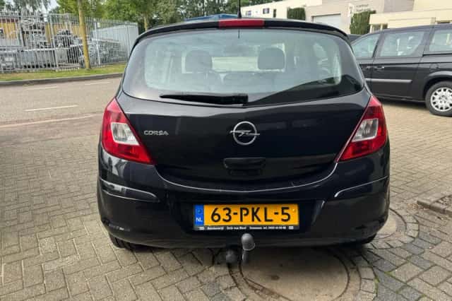 Opel Corsa (2009) thumbnail 5