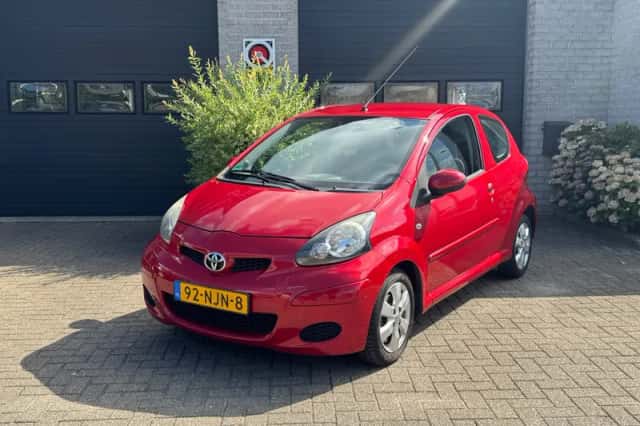 Toyota Aygo (2010) thumbnail 1