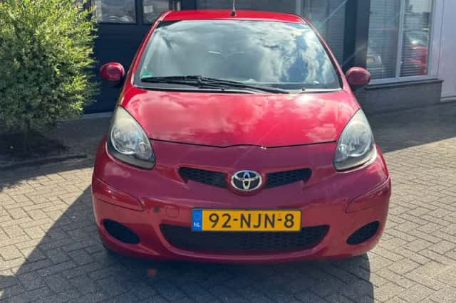Toyota Aygo (2010) thumbnail 2