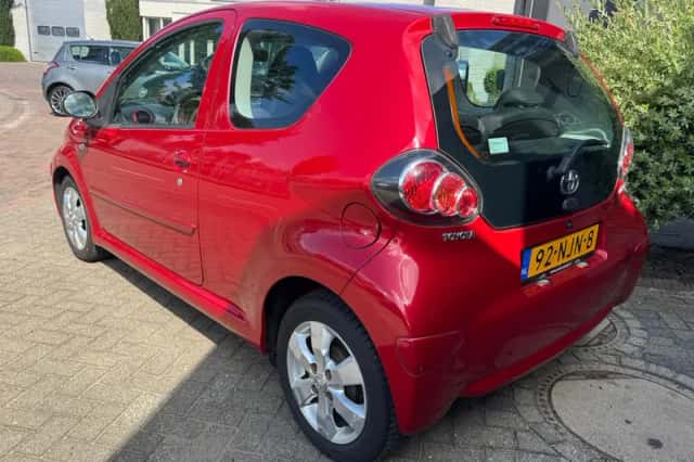 Toyota Aygo (2010) thumbnail 4