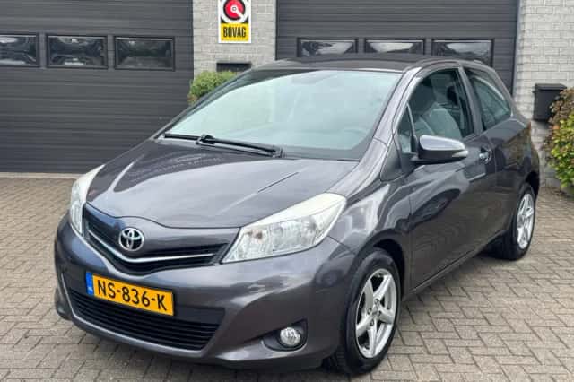 Toyota Yaris (2013) thumbnail 1