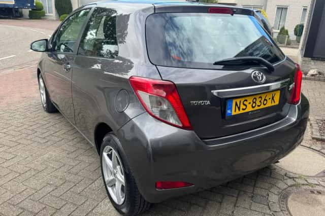 Toyota Yaris (2013) thumbnail 6