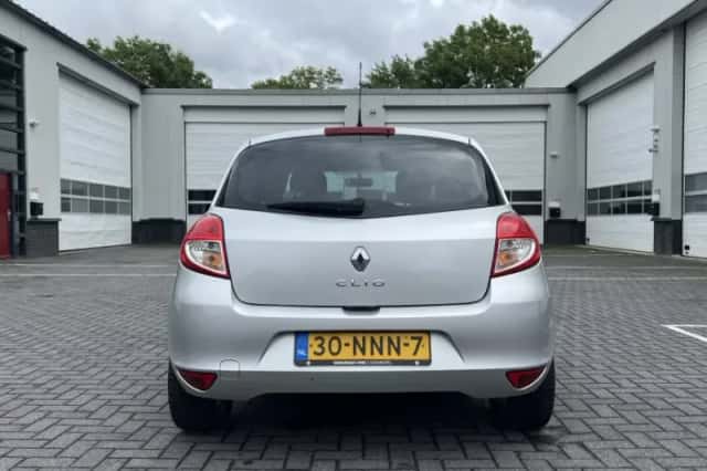 Renault Clio (2010) thumbnail 5
