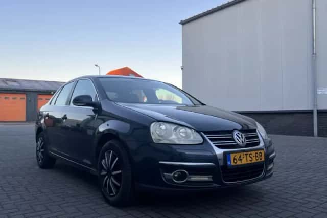Volkswagen Jetta (2007) thumbnail 2