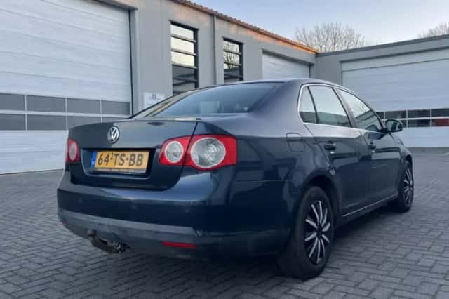 Volkswagen Jetta (2007) thumbnail 4