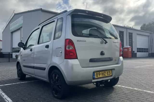 Suzuki Wagon R+ (2002) thumbnail 6