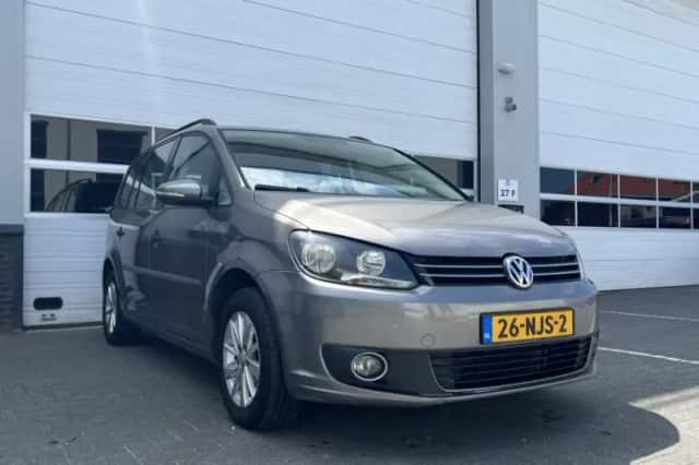 Volkswagen Touran (2010) thumbnail 2