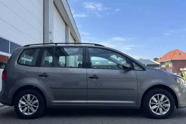 Volkswagen Touran (2010) thumbnail 3