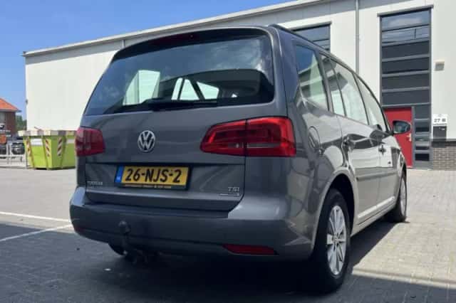 Volkswagen Touran (2010) thumbnail 4