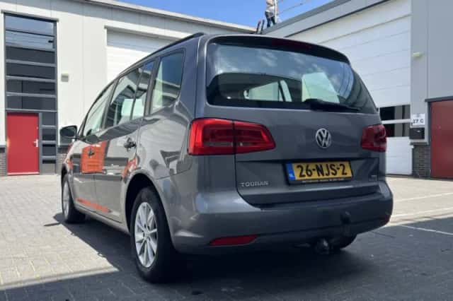 Volkswagen Touran (2010) thumbnail 6