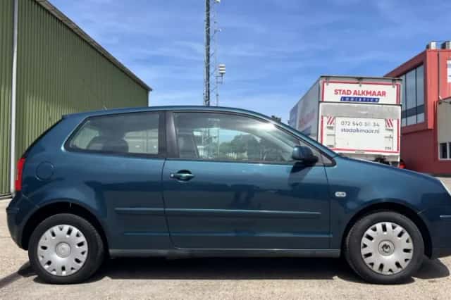 Volkswagen Polo (2004) thumbnail 3
