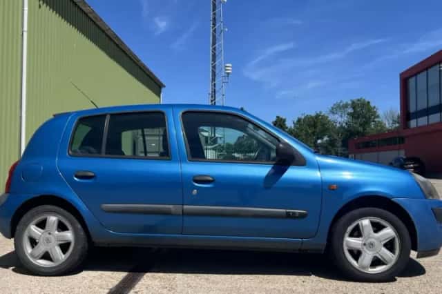 Renault Clio (2002) thumbnail 3