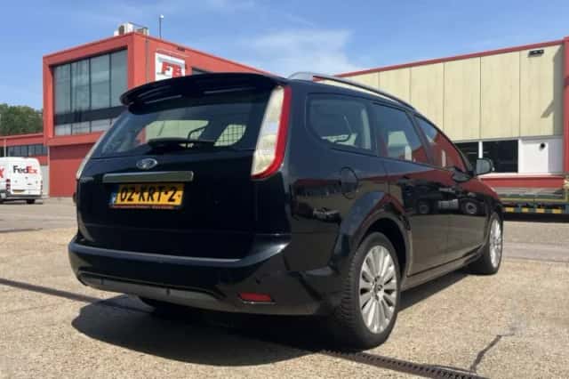 Ford Focus (2010) thumbnail 4