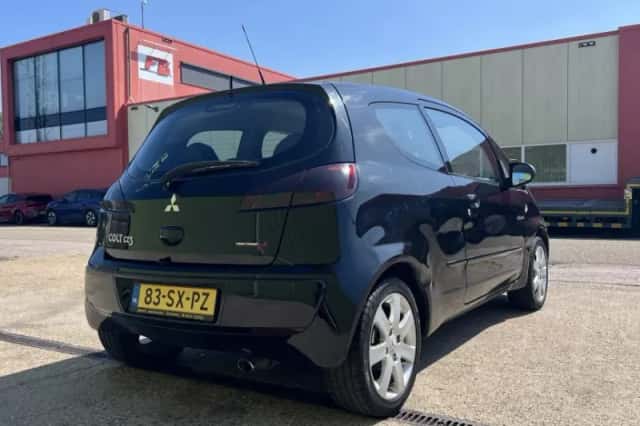 Mitsubishi Colt (2006) thumbnail 4