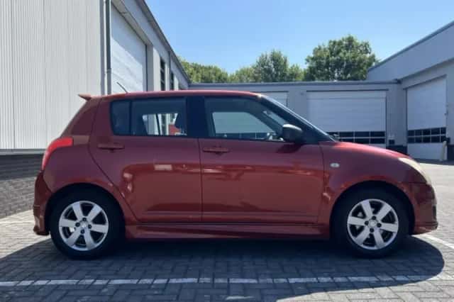 Suzuki Swift (2009) thumbnail 3
