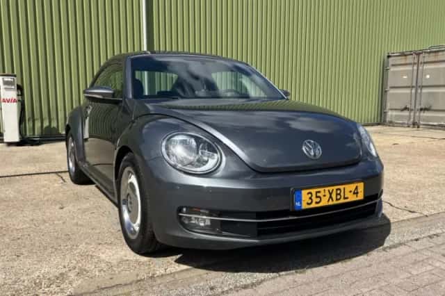Volkswagen Beetle (2012) thumbnail 2