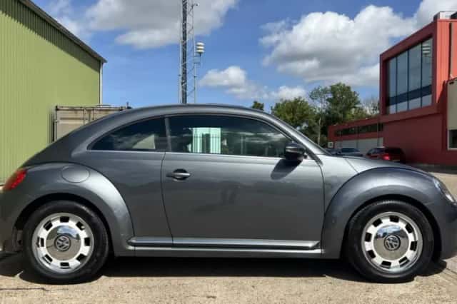 Volkswagen Beetle (2012) thumbnail 3