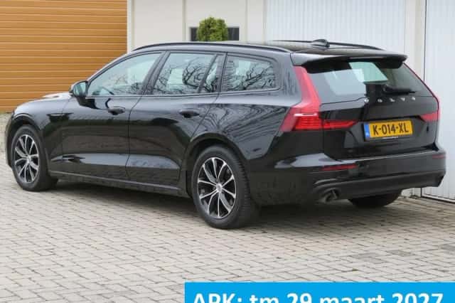 Volvo V60 (2021) thumbnail 2