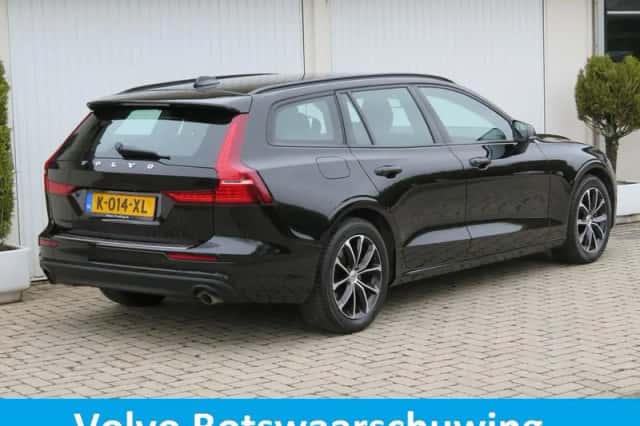 Volvo V60 (2021) thumbnail 3